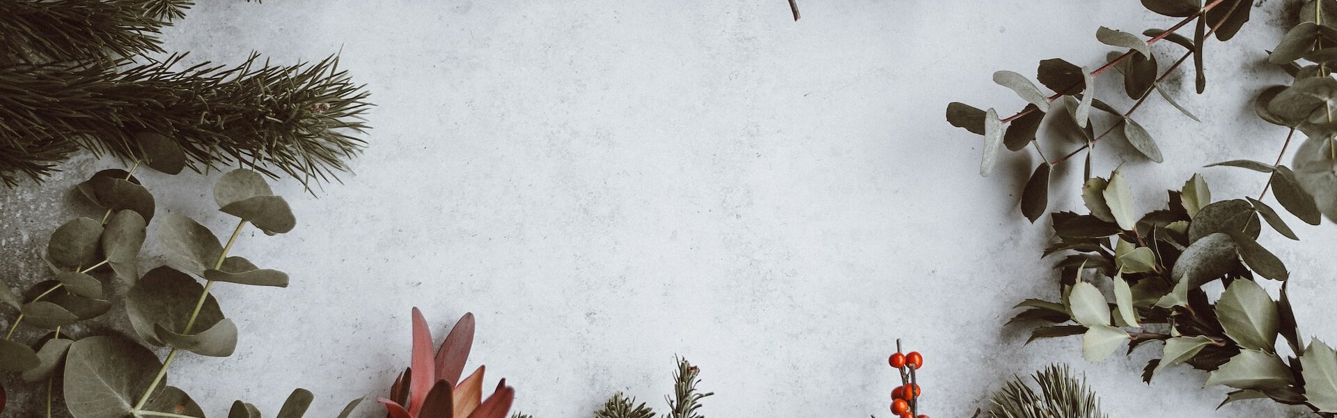 Weihnachtsmotiv mit tannengruen