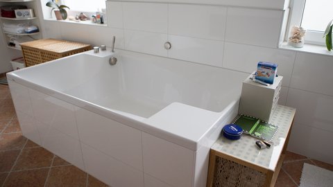 Badgestaltungen von der Herweg GmbH Leverkusen