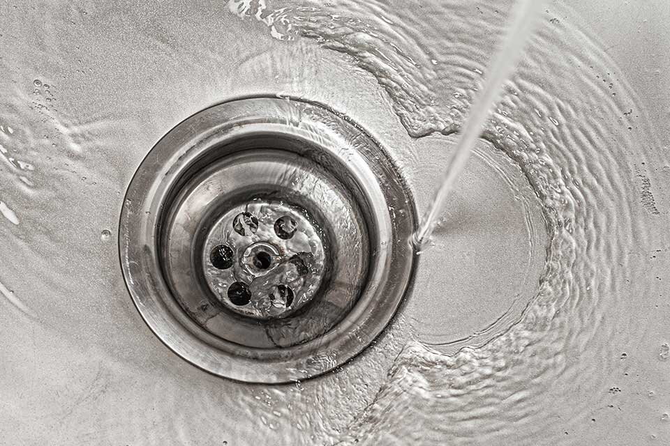 Ablauf in einem Küchenspülbecken