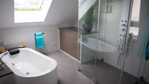 Badgestaltungen von der Herweg GmbH Leverkusen